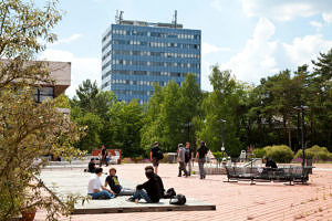 Roter Platz am Südgelände der FAU